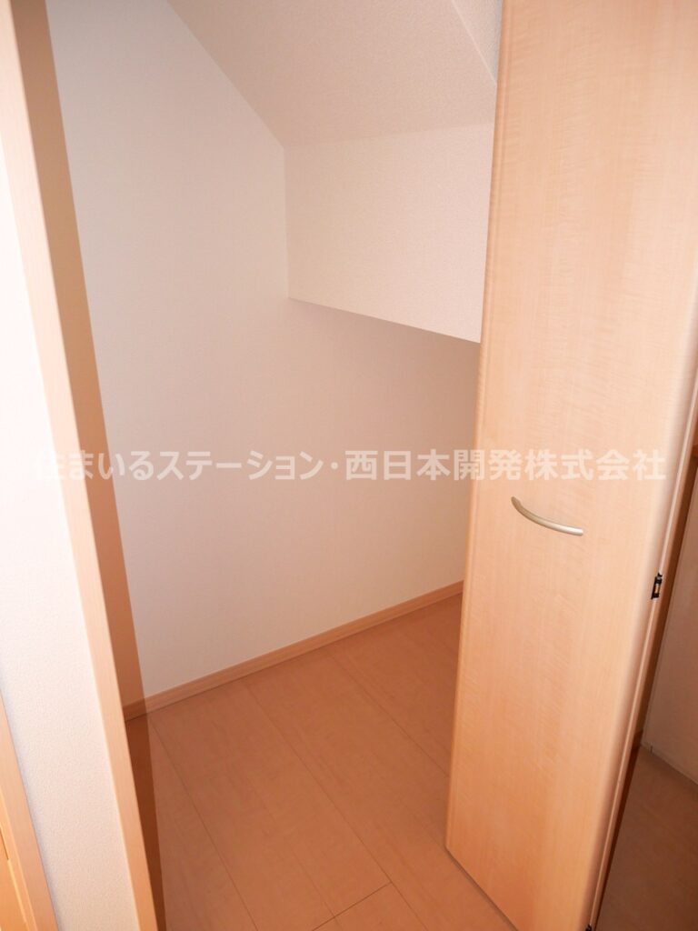 ローズヴィラB101_階段下収納