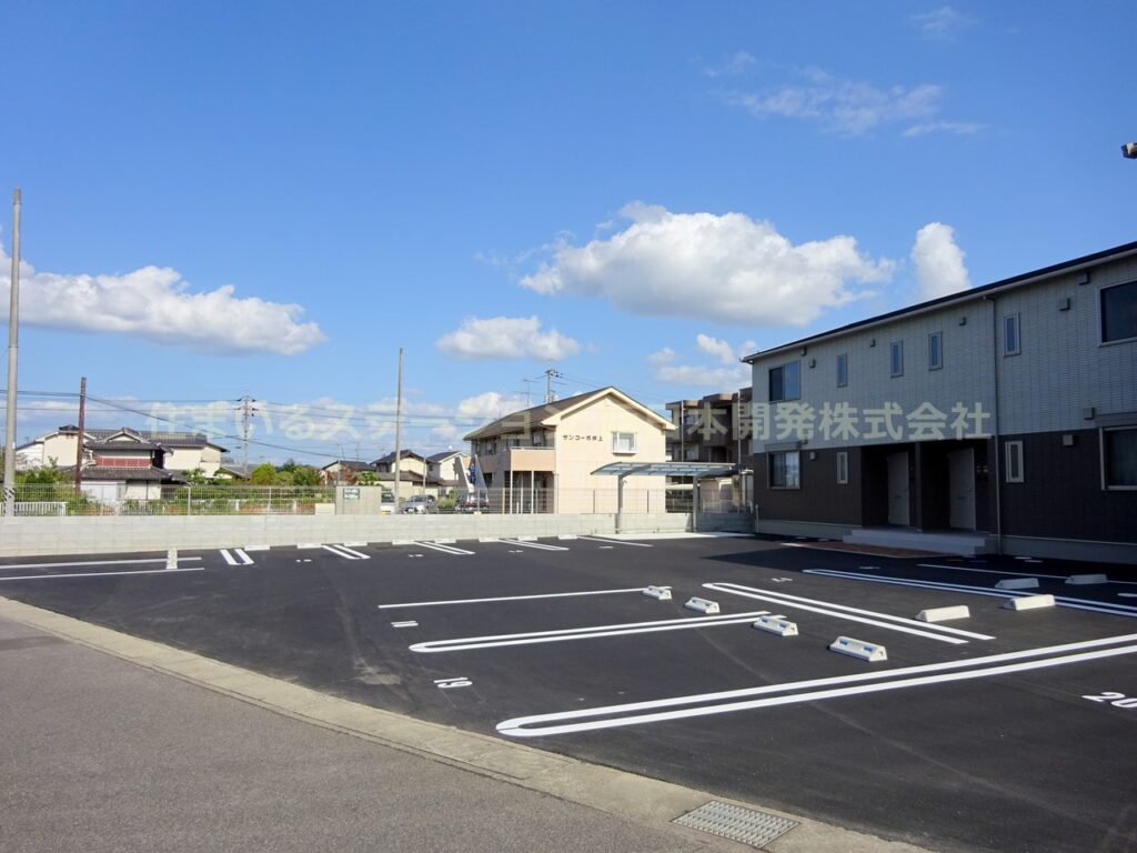 コンフォールKⅢA_駐車場