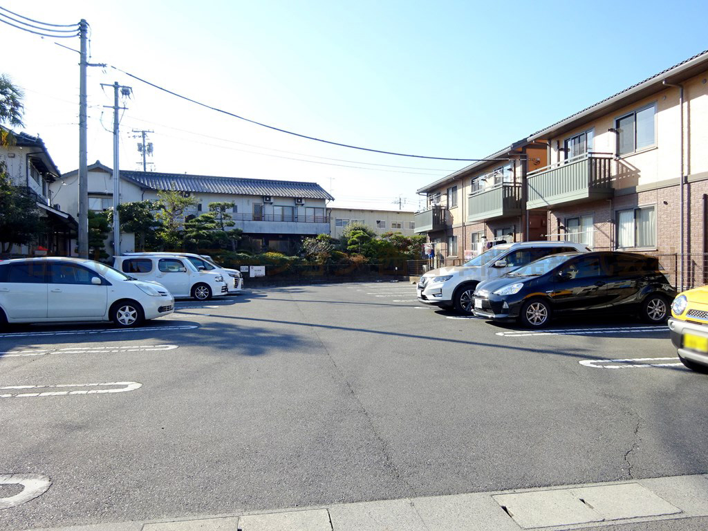 ピュア_駐車場
