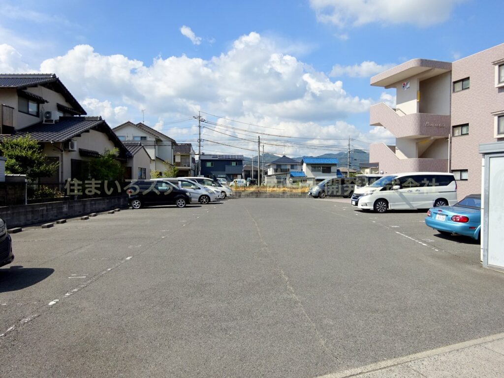 モンルポ_駐車場