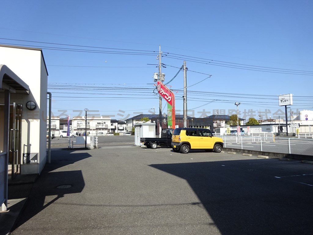 YMセンターコムKM_駐車場