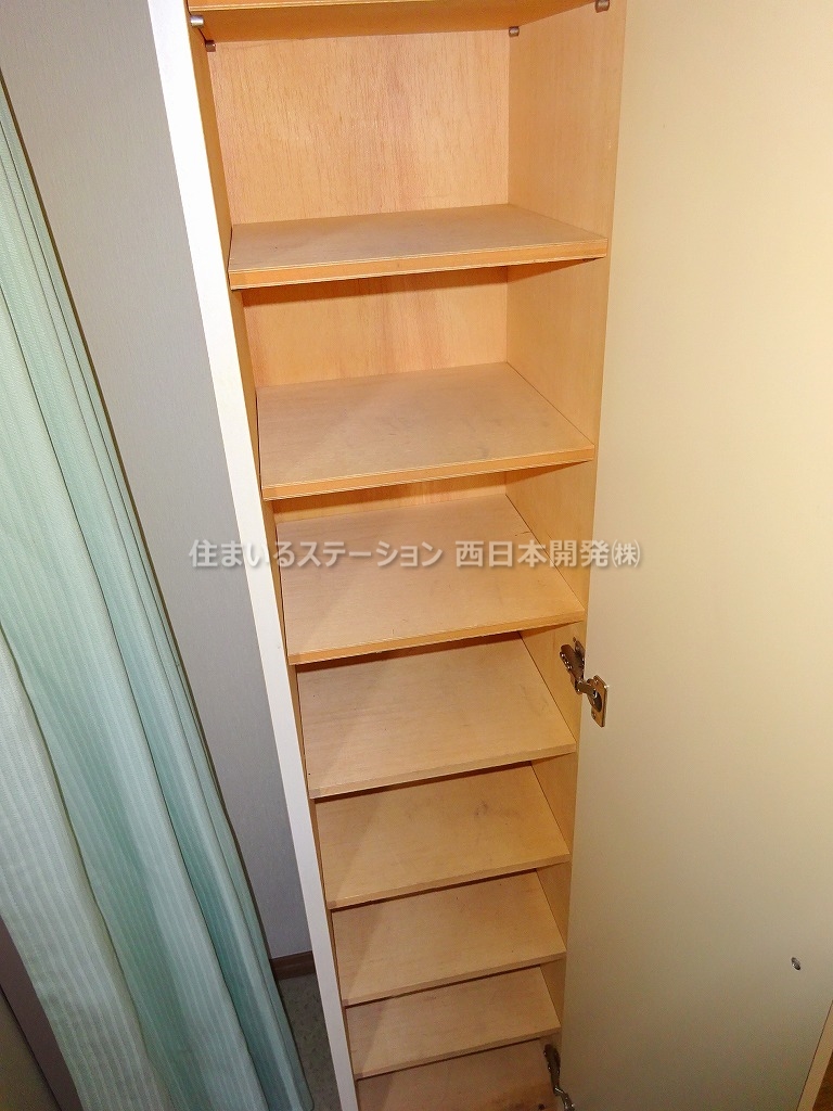 ビューハイツ吉備路102_玄関収納