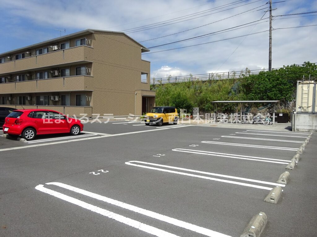 アースガーデンSOJA_駐車場