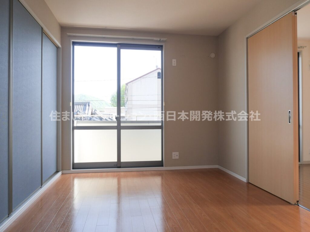 シャーメゾン中央A202_南東洋室