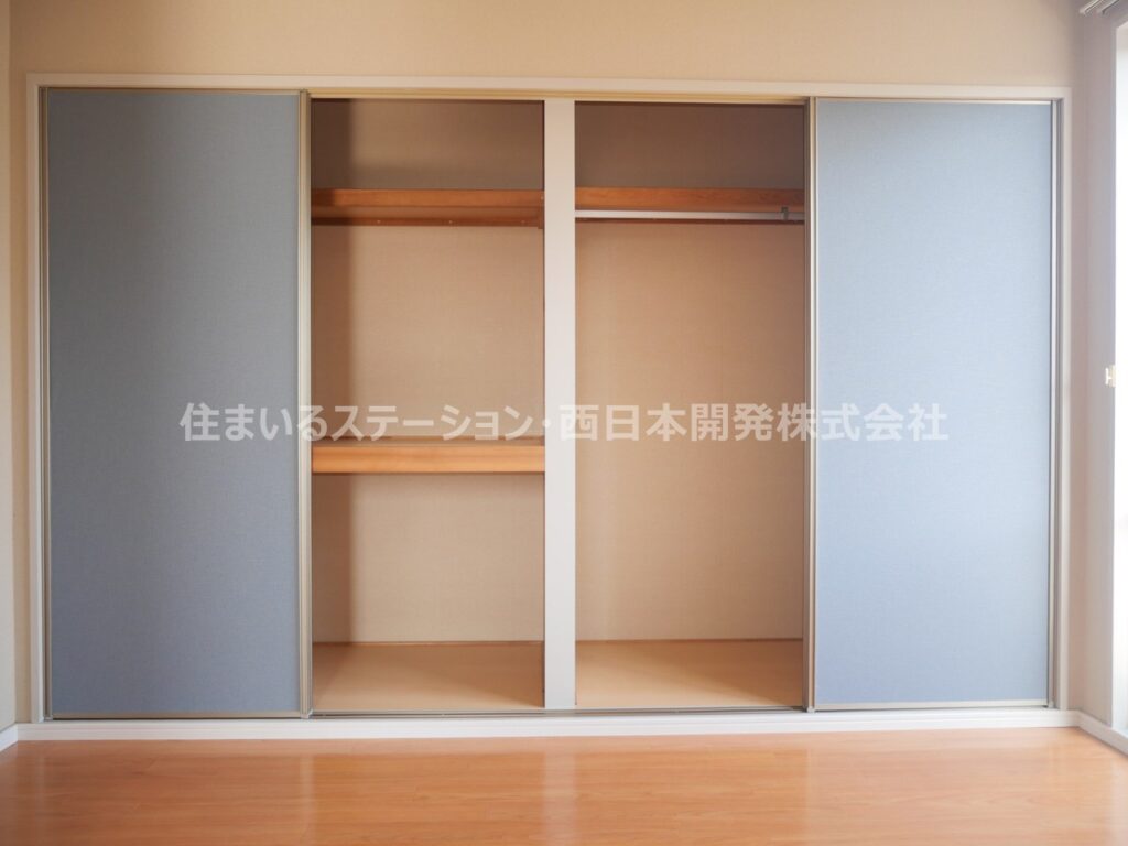 シャーメゾン中央A202_南東洋室収納