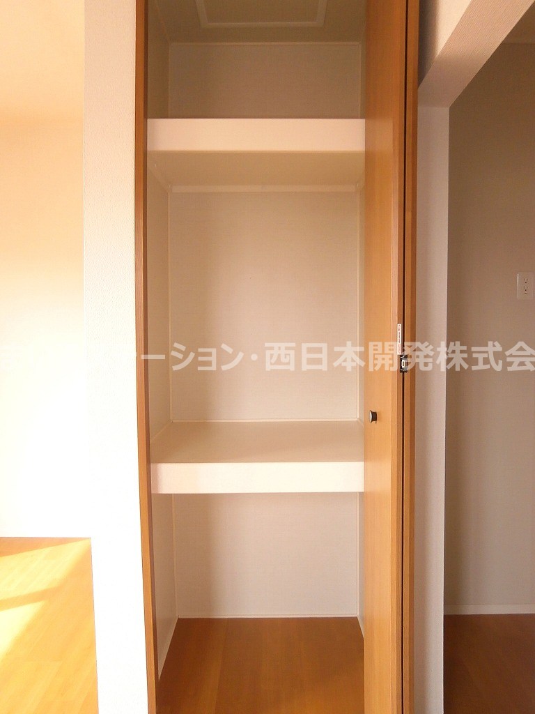 サンフォーレストⅡ201_LDK収納