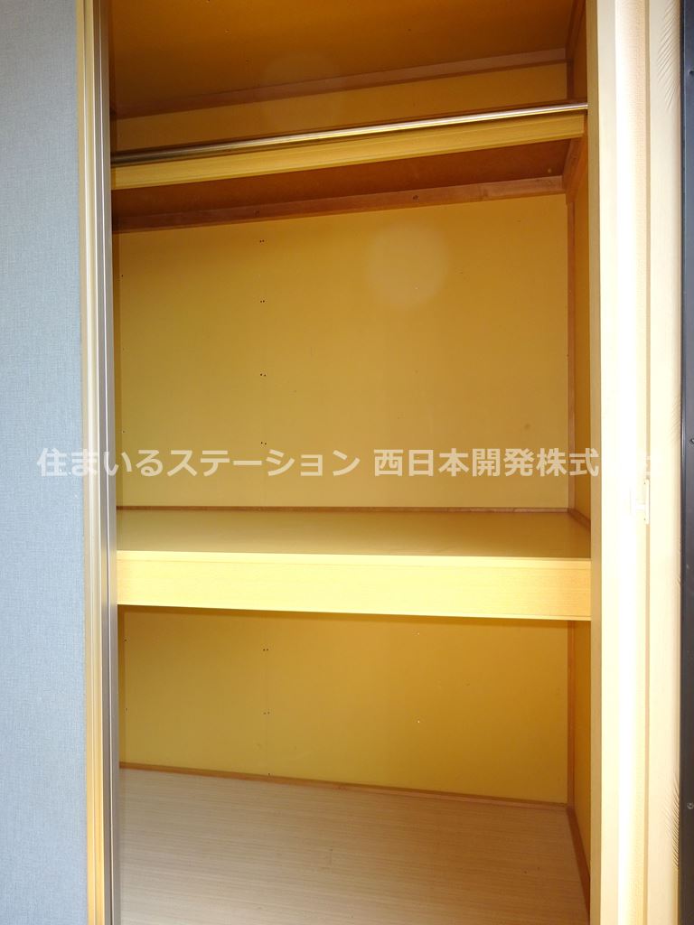アーバンコートA203_西洋室収納