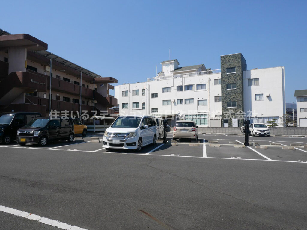 プリムローズコート_駐車場