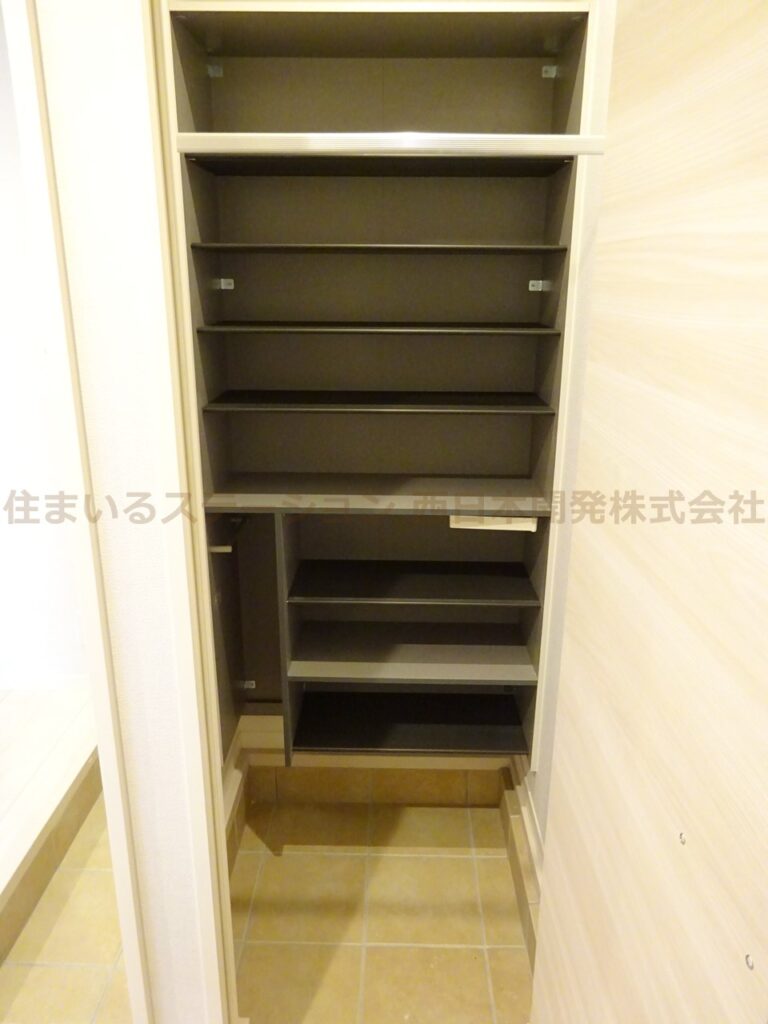 モデルン総社101_玄関収納