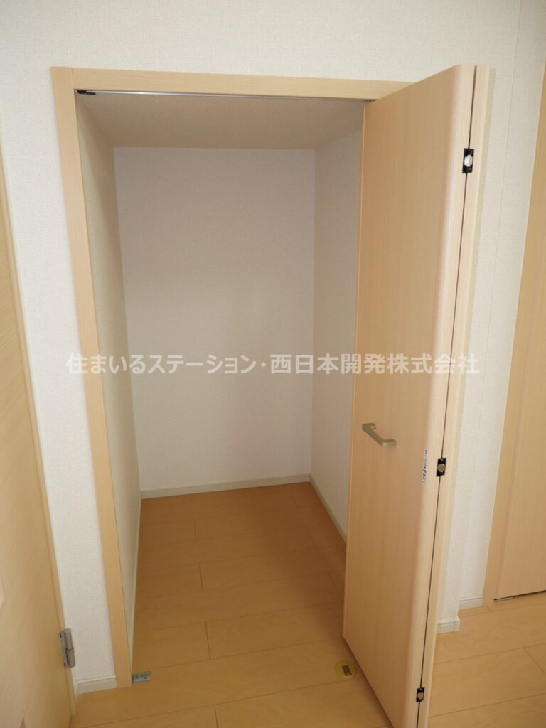 ベルソレイユA102_洋室収納