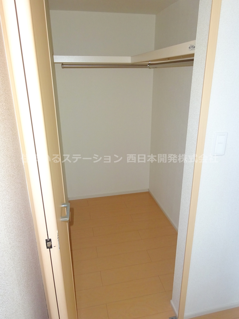 プラシードA101_北洋室ウォークインクローゼット