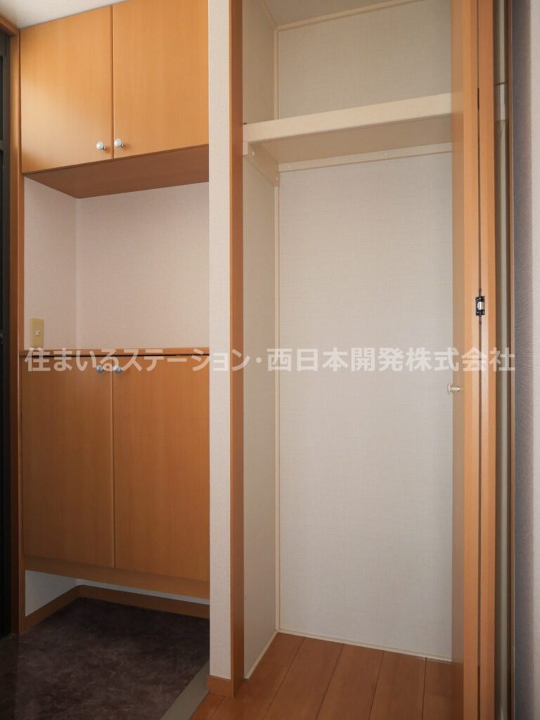 エバーグリーンオークB202_玄関収納