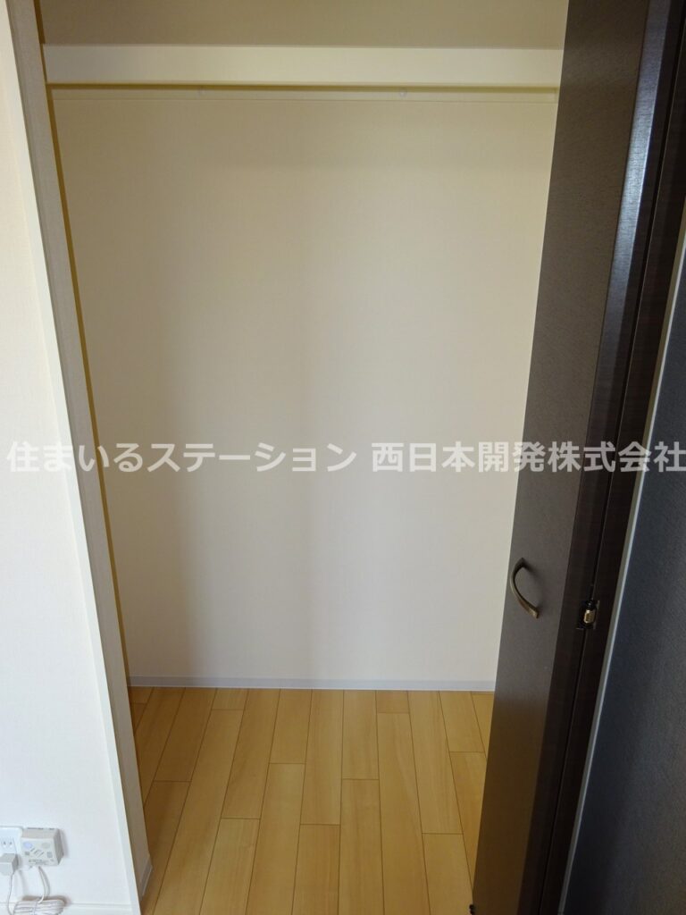 エピナール203_LDK収納
