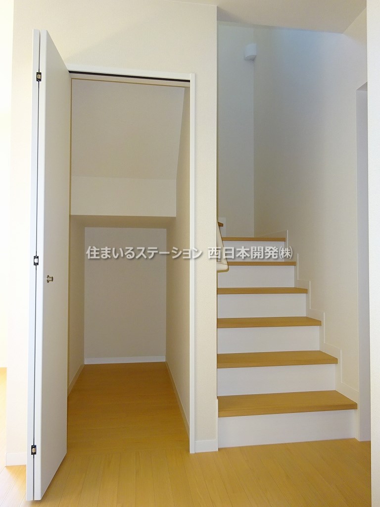 インペリアルA_LDK階段・収納