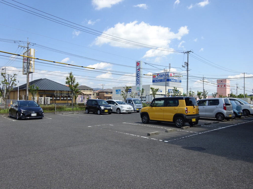 ファミーユ_駐車場