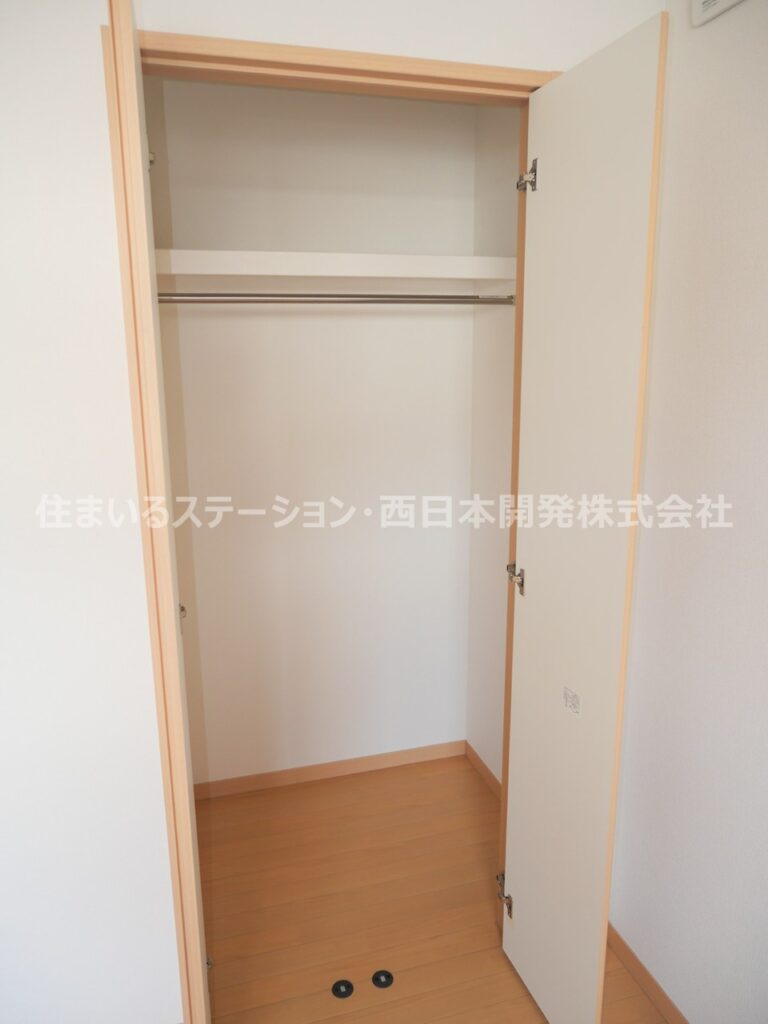 コンフォールKⅡA102_北洋室収納