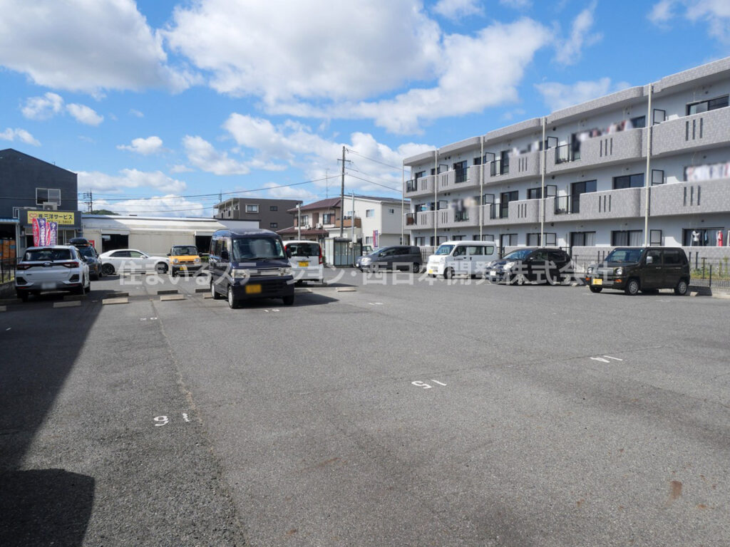 ピュアラ_駐車場