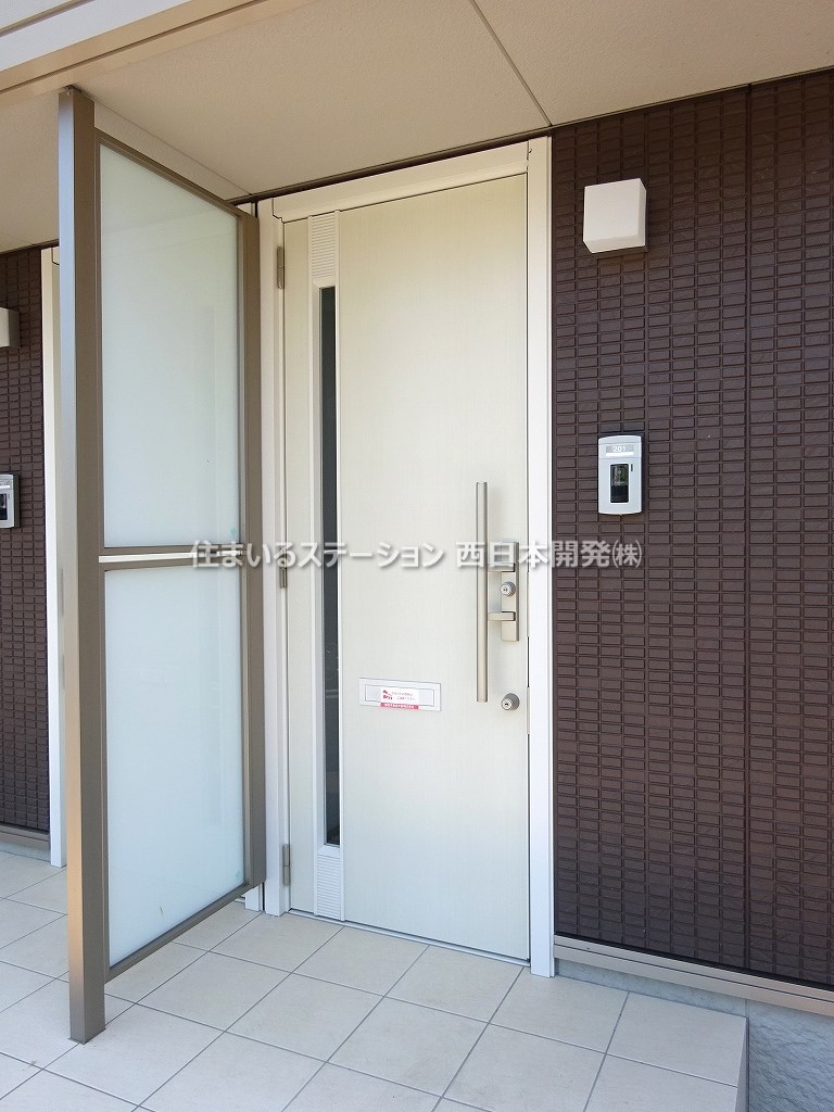 セレーナB201_エントランス