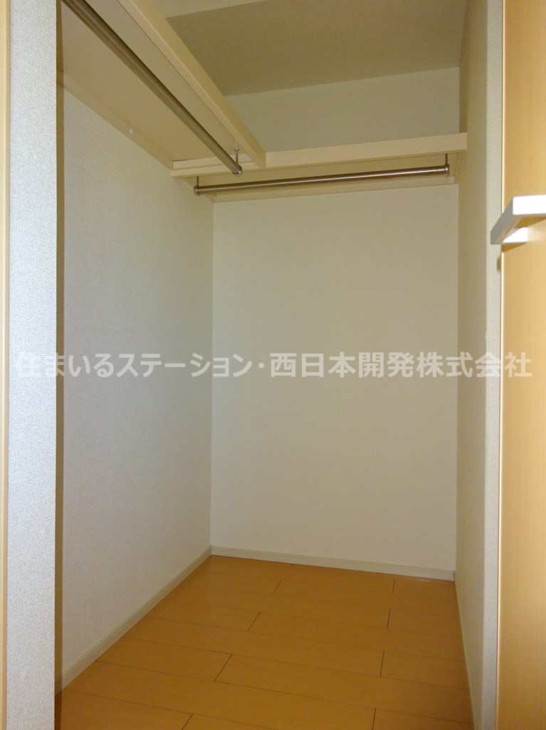 プラシードB102_北洋室ウォークインクローゼット