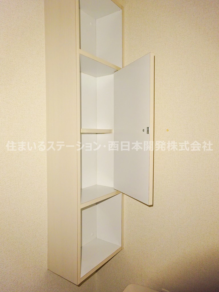 プラシードB102_トイレ収納