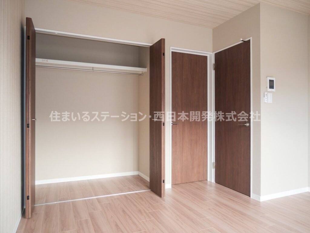 Irenic202_洋室収納