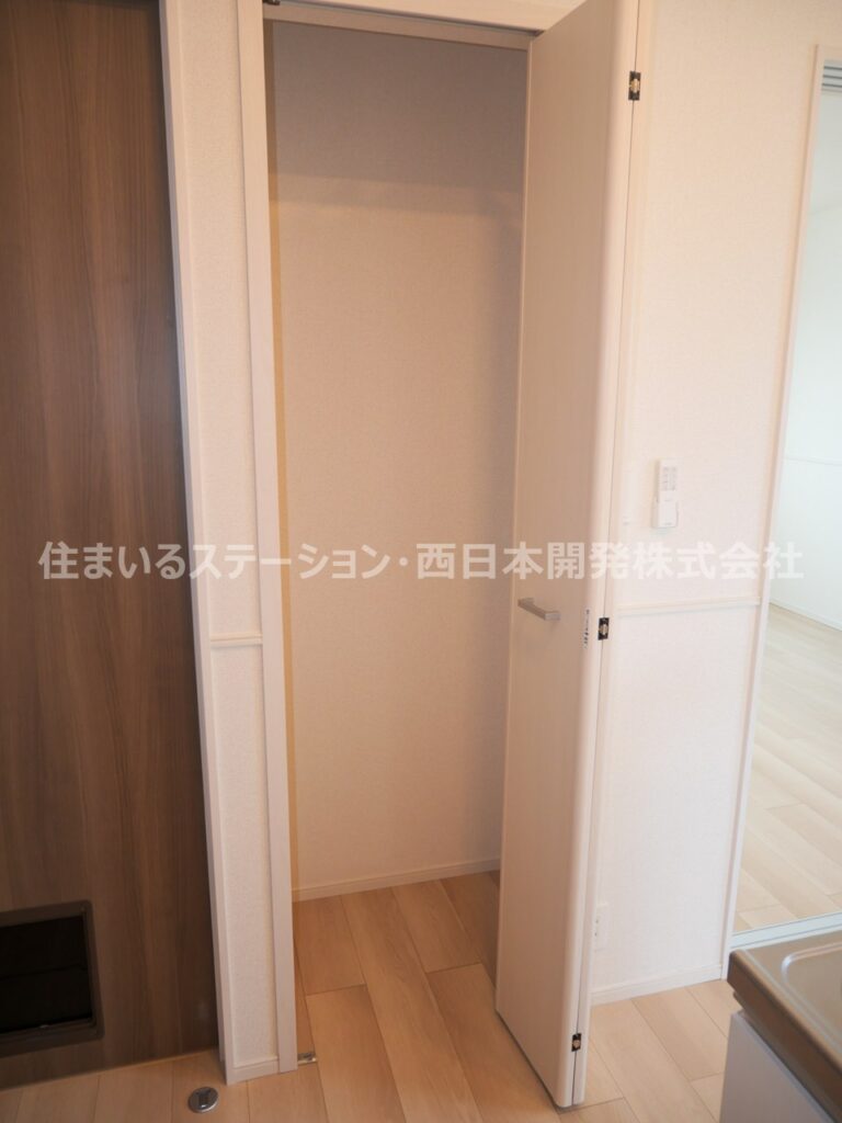 ジャンリーブB205_キッチン横収納