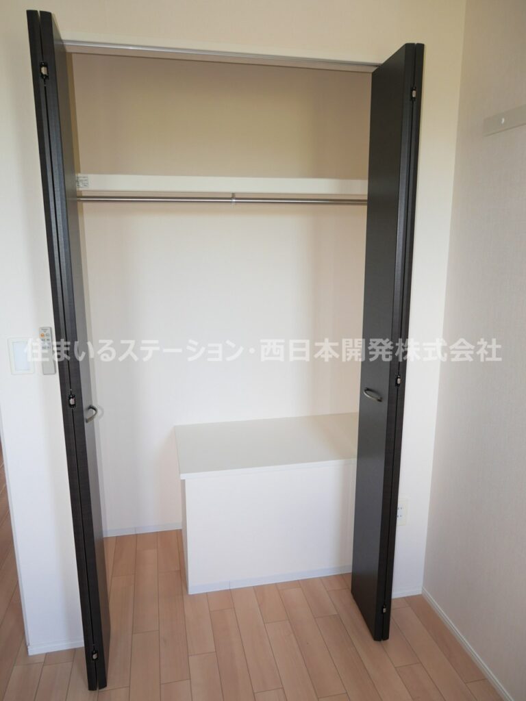 エピナール201_洋室収納