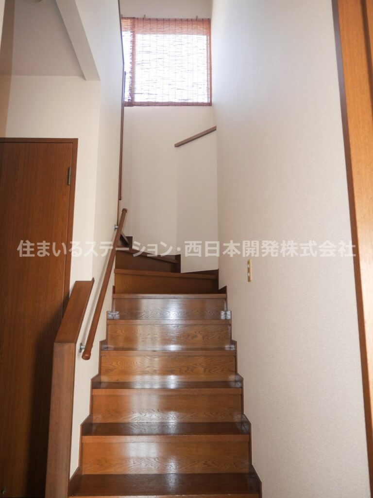 久代あおいハイツ_階段室