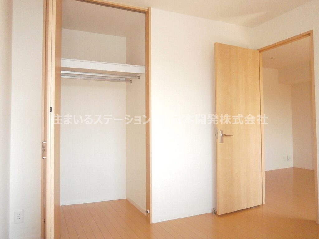 セレーナA202_南洋室収納
