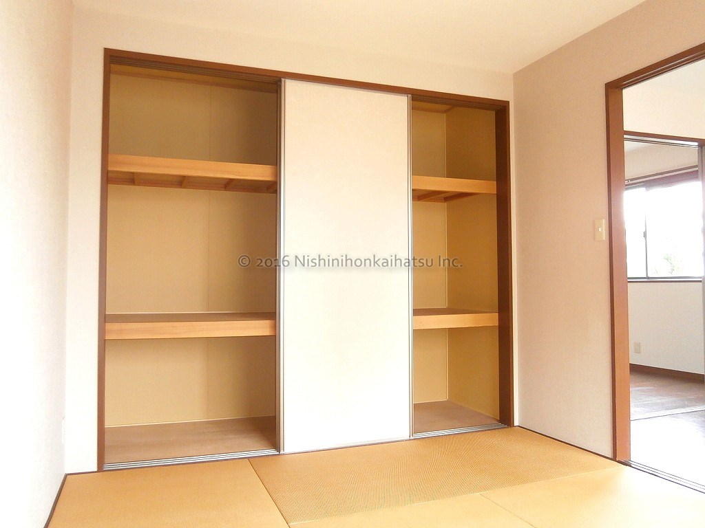 ビックイーストB105_和室収納