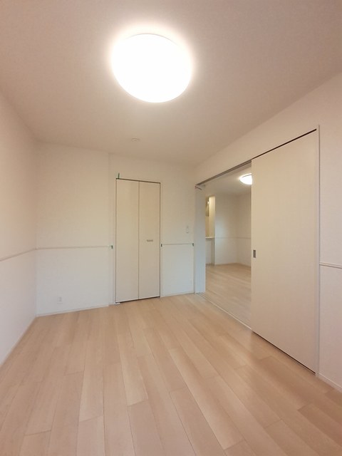 コンフォレア205_LDK隣洋室