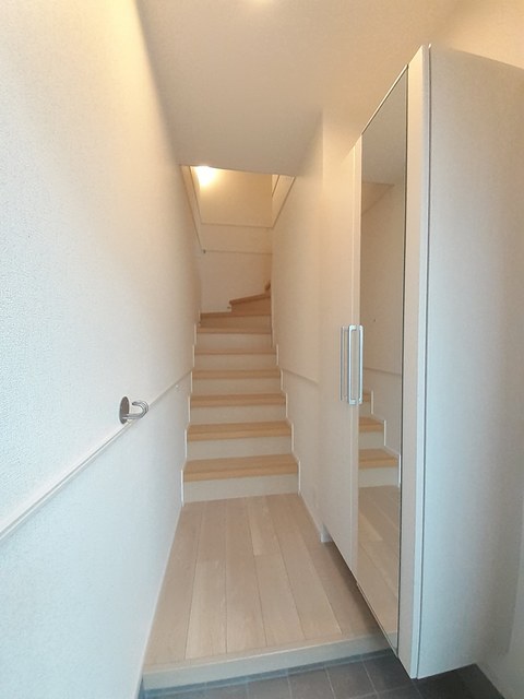 コンフォレア205_玄関