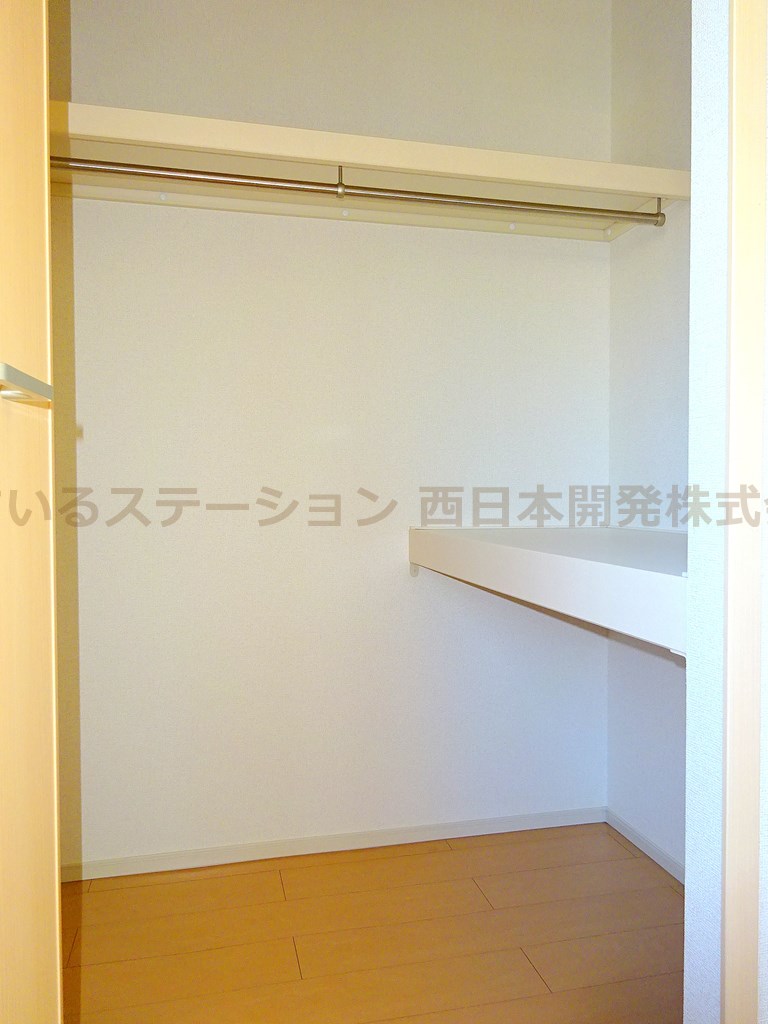 ブローテ201_北洋室ウォークインクローゼット