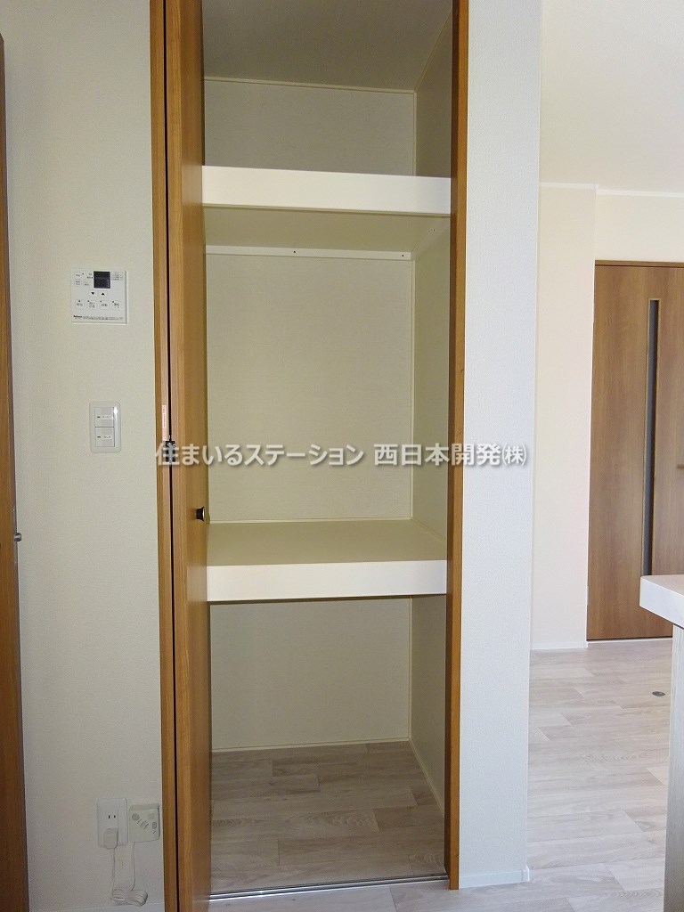 MOMIJI101_キッチン脇収納