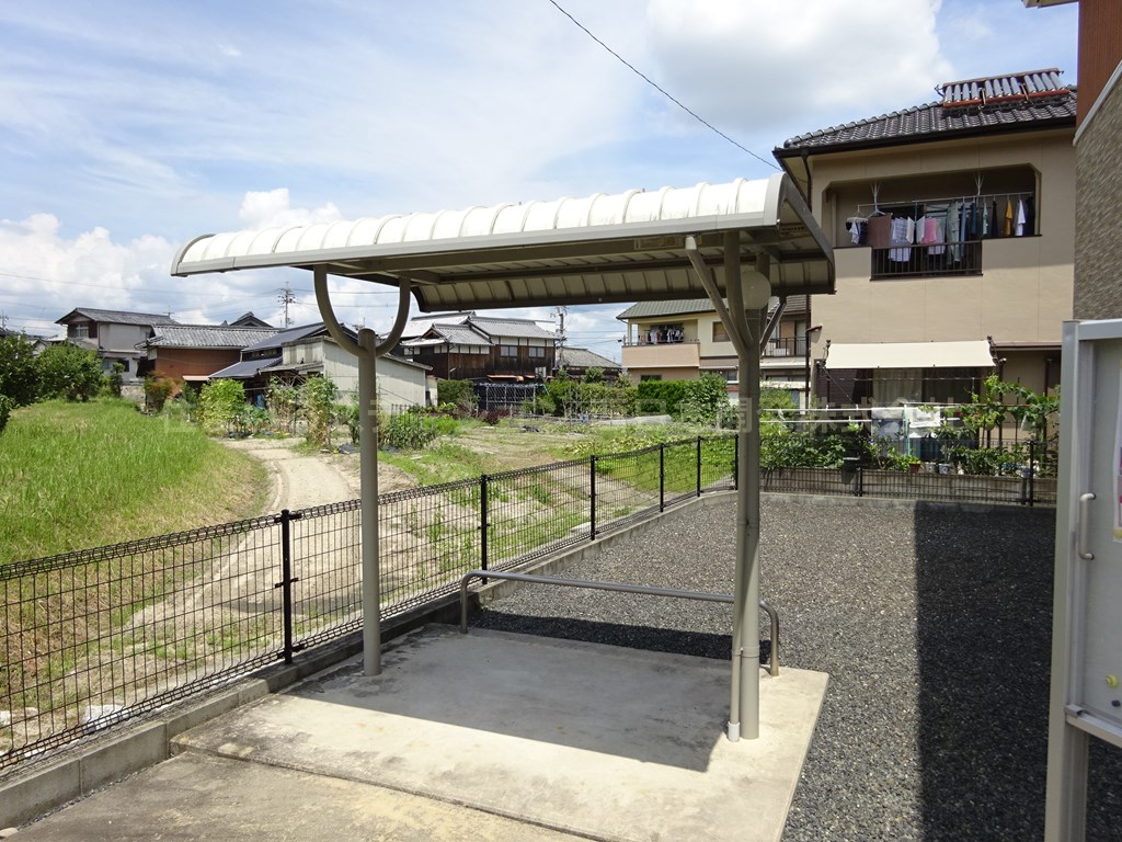 ルミエールC_駐輪場