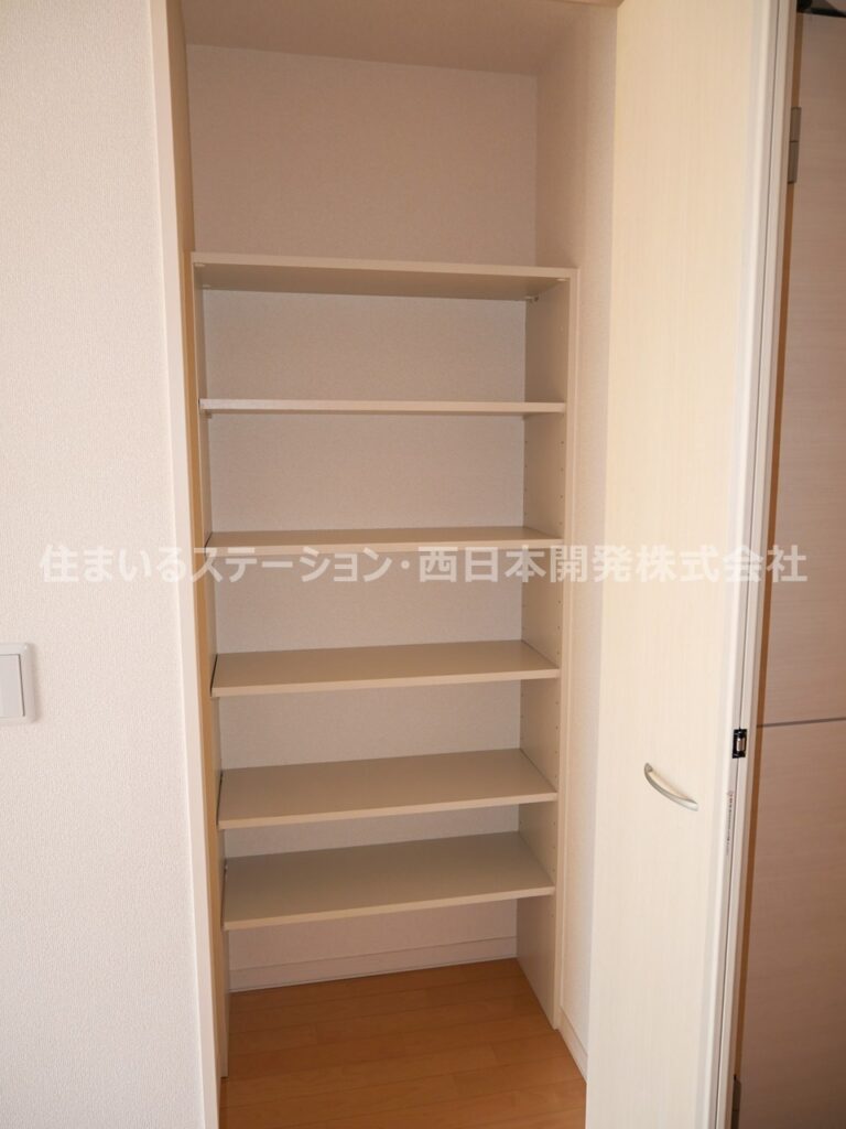 モンシャトー中央203_LDK収納