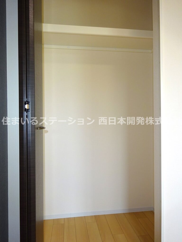 エピナール207_LDK収納