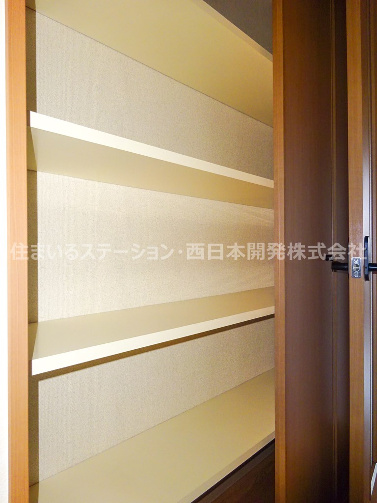 オレンジペコー202_廊下収納