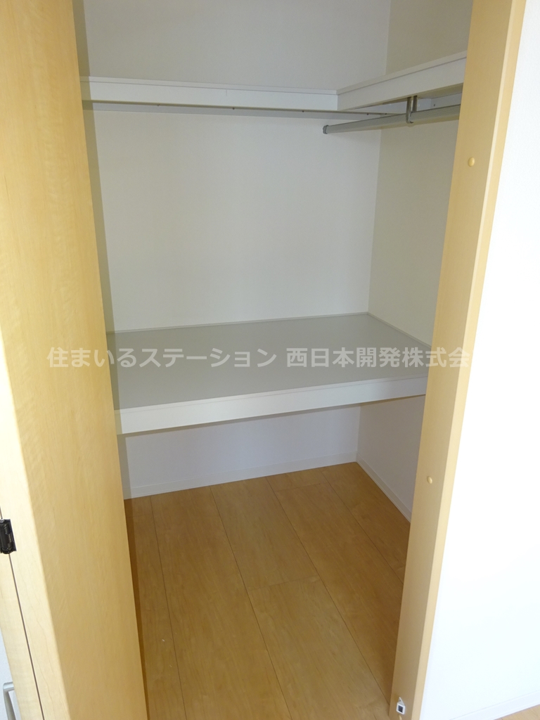 レーヴ203_南洋室ウォークインクローゼット