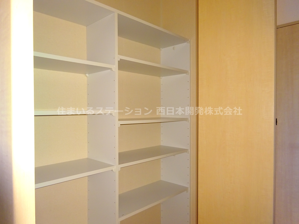 レーヴ203_廊下収納