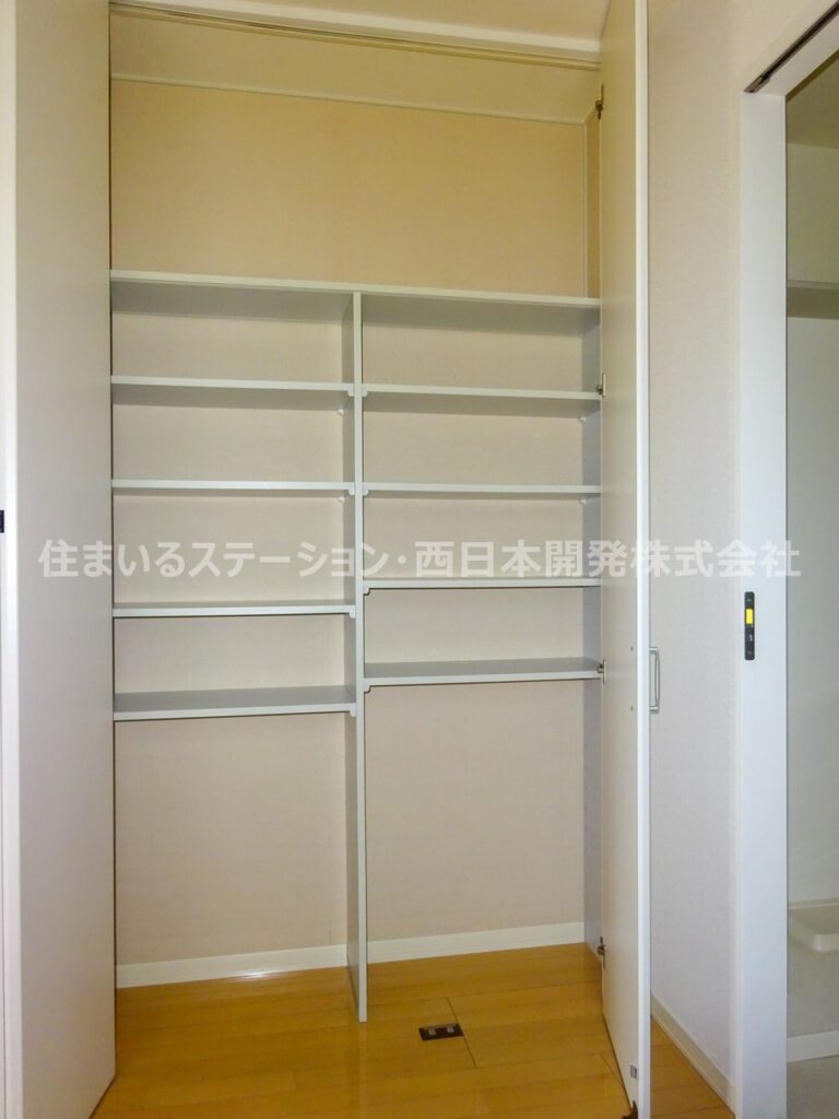サンフラワー202_LDK収納