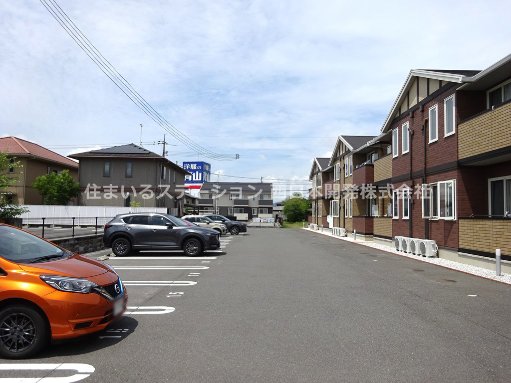 ブルースター東宮_駐車場