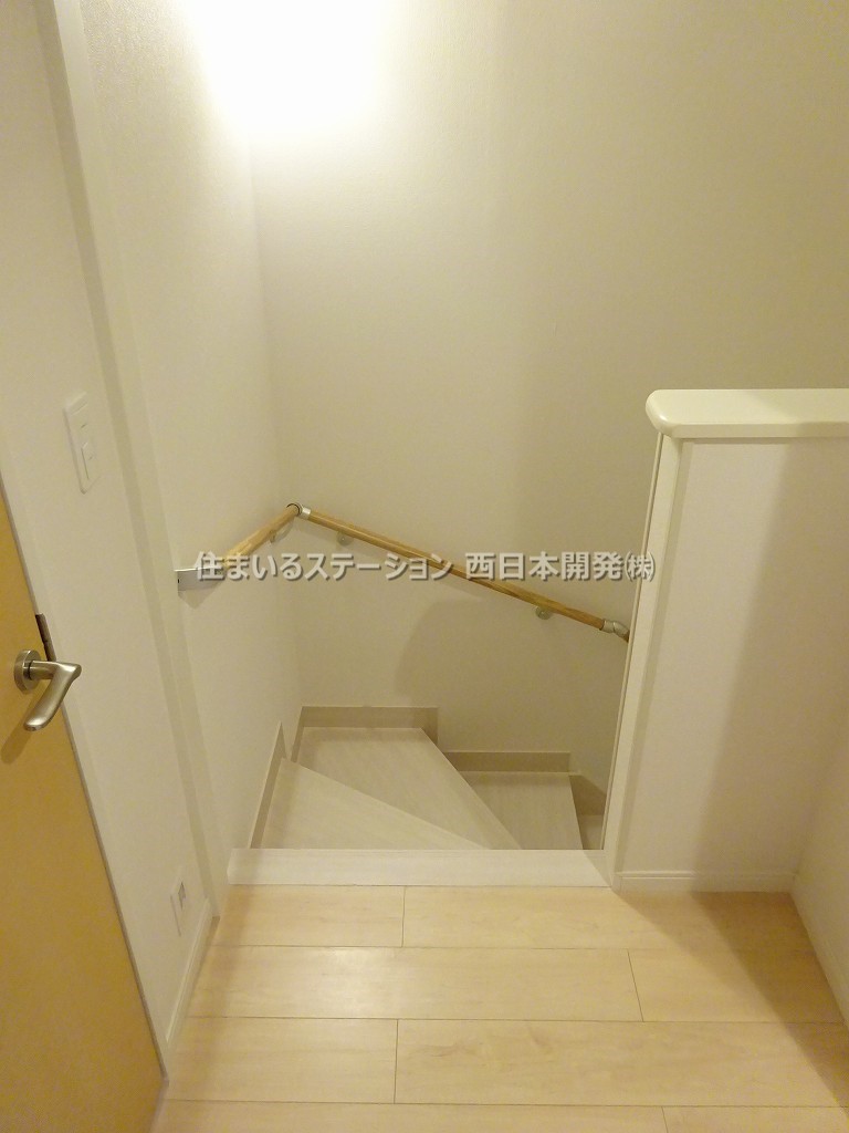 スターテラスL203_ホール階段