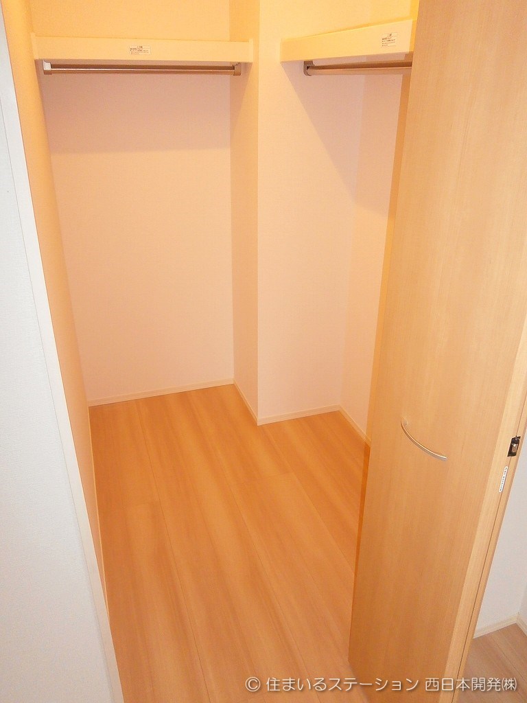 ブルースター東宮A101_北洋室ウォークインクローゼット