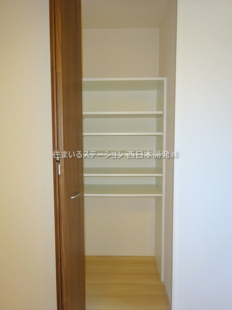 ウィンクルムB203_LDK収納