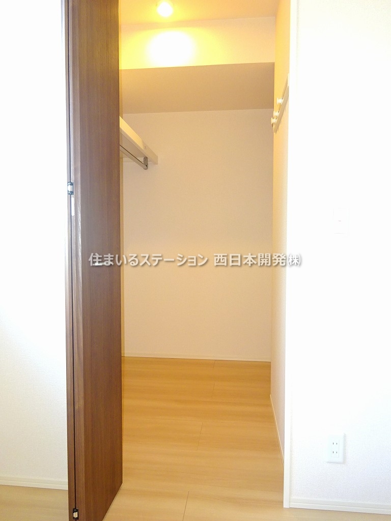 ウィンクルムB203_北洋室ウォークインクローゼット