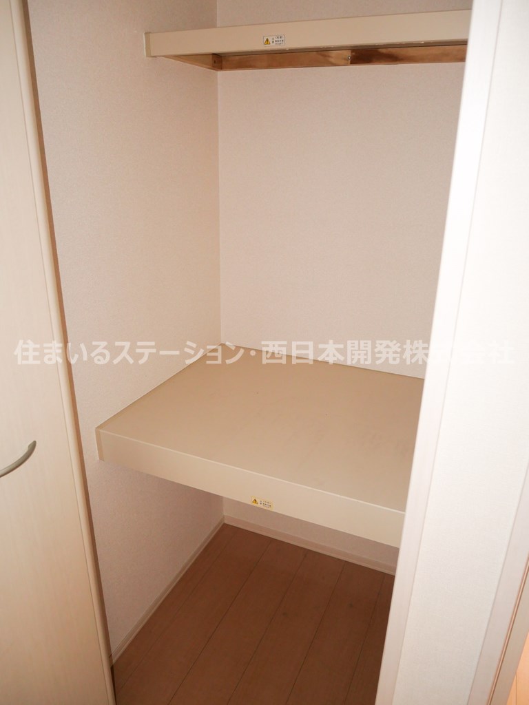 パラシオン202_廊下収納