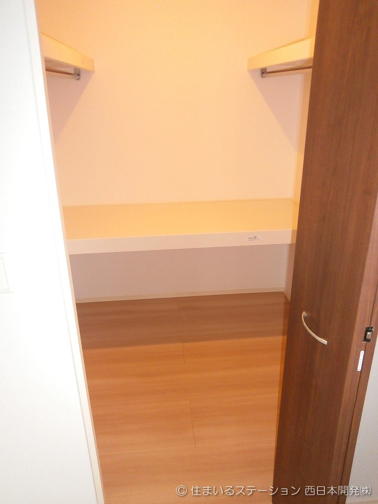 ブルースター東宮A202_北洋室ウォークインクローゼット