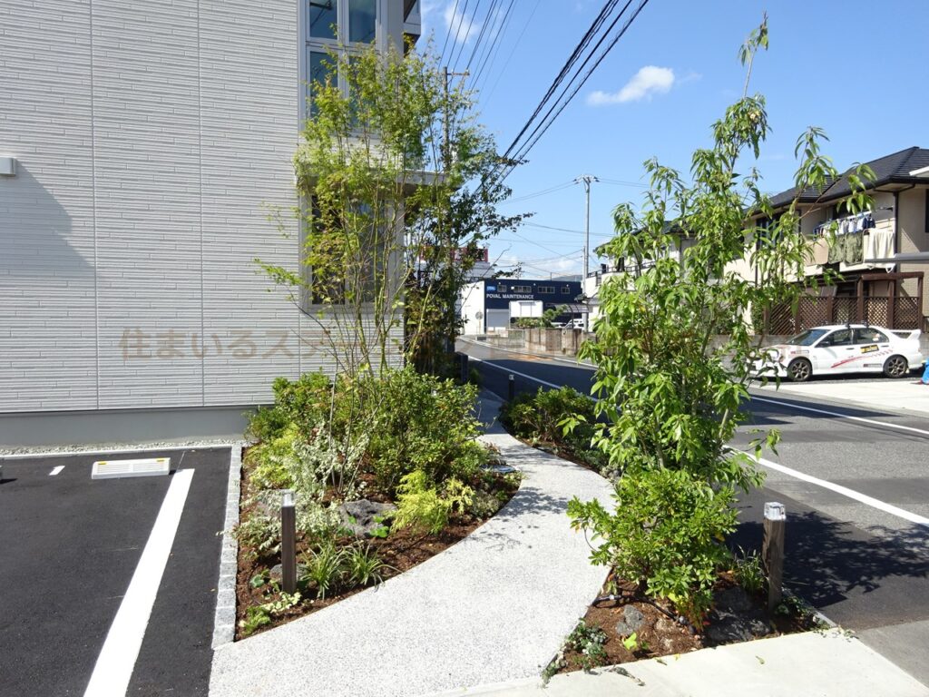 サニーガーデン_アプローチ