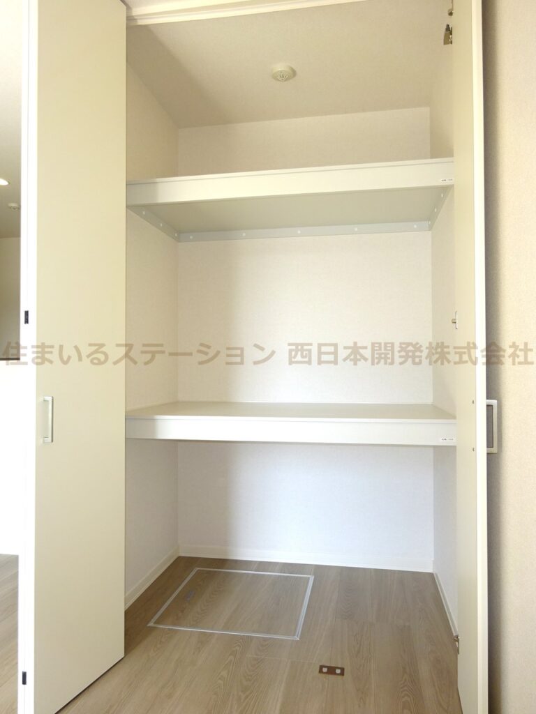 サニーガーデン103_LDK収納